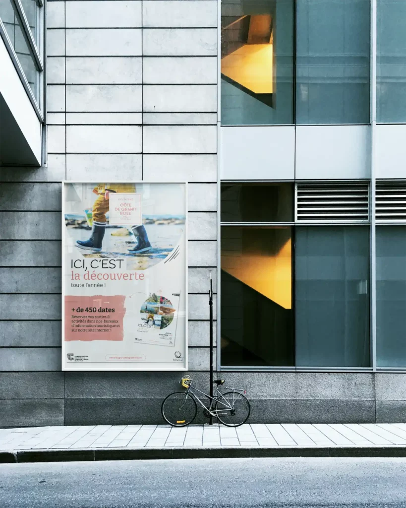 Affiche abribus office du tourisme Lannion